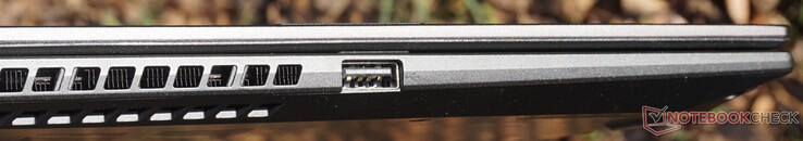 Po lewej stronie: USB 2.0