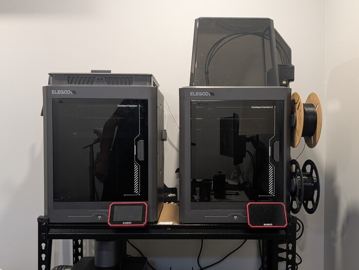 Elegoo Centauri Carbon (po lewej) i Centauri Carbon 2 Combo (po prawej).