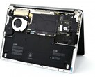 Wnętrze Surface Laptop 7 jest łatwo dostępne. (Zdjęcie: iFixit)