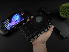 Zasilacz eGPU jest prawie tak duży jak samo urządzenie. (Źródło obrazu: ETA Prime)