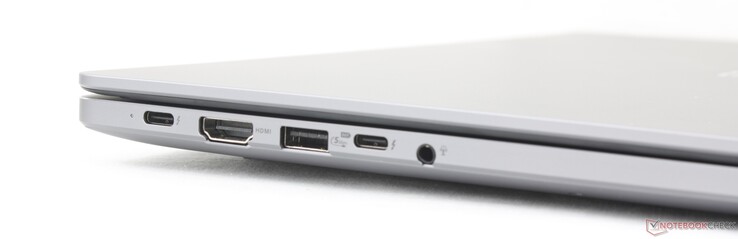 Po lewej: 2x USB-C Thunderbolt 4 z DisplayPort 2.1 + Power Delivery, HDMI 2.1, USB-A 3.2 Gen. 1 (5 Gb/s), gniazdo słuchawkowe 3,5 mm
