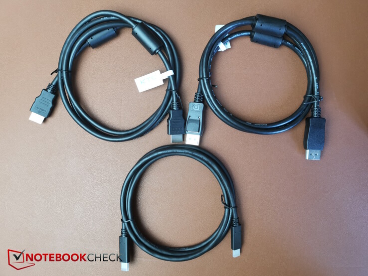 Kable HDMI, DisplayPort i USB-C są dołączone jako akcesoria