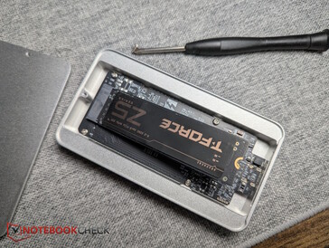 Proszę włożyć dysk SSD