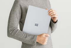 Konsumencka wersja Surface Laptop 6 może przewyższyć swojego &quot;biznesowego&quot; rodzeństwa, tego ostatniego na zdjęciu. (Źródło zdjęcia: Microsoft)