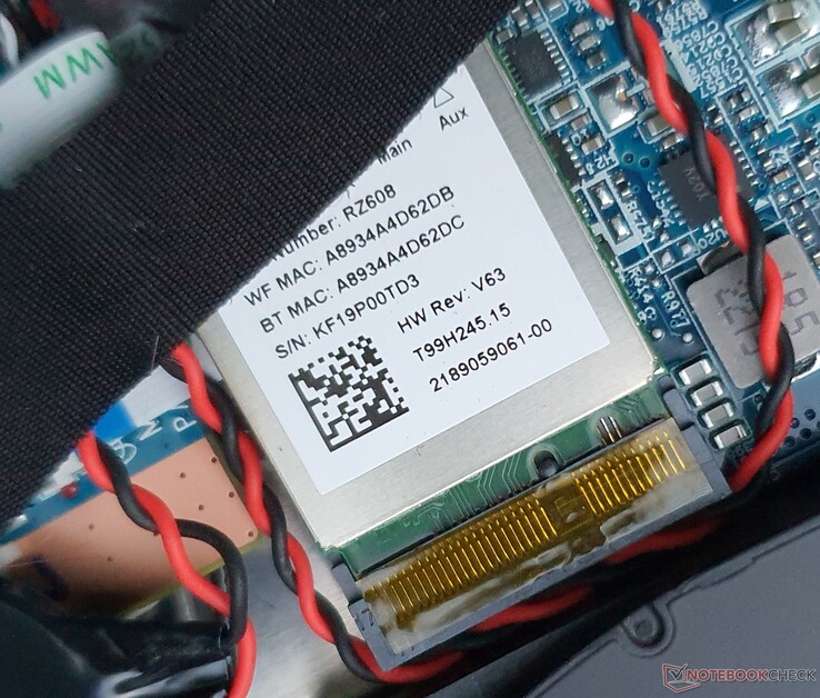 Dołączony do zestawu układ WiFi MediaTek RZ608 jest znacznie wolniejszy niż Intel AX211, np