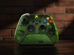 Stacja ładująca Ultimate Charging Dock firmy 8BitDo do kontrolerów Xbox ma ten sam półprzezroczysty zielony kolor co oryginalna konsola Xbox/