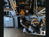 Kropla filamentu na dyszy drukarki 3D Bambu Lab