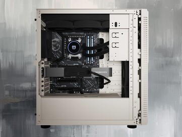 Pokazano wstępnie zbudowany komputer do gier Maingear Retro98 z RTX 5090 (źródło zdjęcia: Maingear PR z poprawkami)