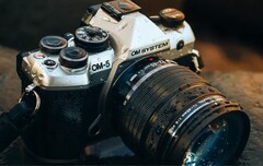 OM System ponownie wprowadza na rynek OM-5 z USB-C i ergonomicznymi ulepszeniami. (Źródło zdjęcia: OM System)