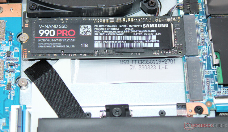 Apex może pomieścić dwa dyski SSD.