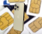 smartfony iPhone 14 nie są wyposażone w wyjmowaną tackę na kartę sim. (Źródło: Notebookcheck, PublicDomainPictures on Pixabay-edited)
