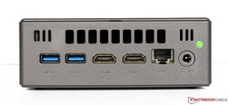 Tył: 2x USB 3.0, 2x HDMI, GBit LAN, złącze zasilania