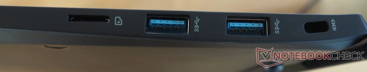 Po prawej: microSD, 2x USB-A 3.2 Gen 2, blokada Kensington