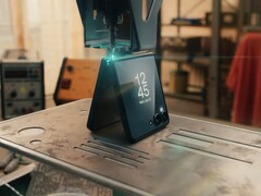 Fabricator Spider-Mana tworzy dla niego telefon Galaxy Z Flip 8.
