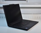 Maksymalna wydajność: Lenovo ThinkPad T14s Gen 6 pokazuje, dlaczego Lunar Lake jest idealnym wyborem dla laptopów biznesowych, na zdjęciu: Lenovo ThinkPad T14s Gen 6 (źródło zdjęcia: Benjamin Herzig/Notebookcheck.com)