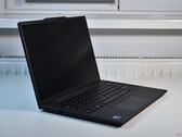 Maksymalna wydajność: Lenovo ThinkPad T14s Gen 6 pokazuje, dlaczego Lunar Lake jest idealnym wyborem dla laptopów biznesowych, na zdjęciu: Lenovo ThinkPad T14s Gen 6 (źródło zdjęcia: Benjamin Herzig/Notebookcheck.com)