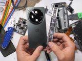 OnePlus Open po upadku. (Źródło: JerryRigEverything via YouTube)