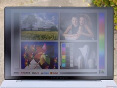 Na zewnątrz przy dużym zachmurzeniu