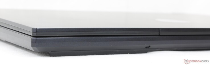 Przód: Brak portów