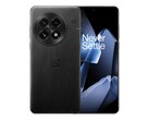 OnePlus 13 (na zdjęciu) ma lekko zakrzywiony wyświetlacz. (Źródło zdjęcia: OnePlus)