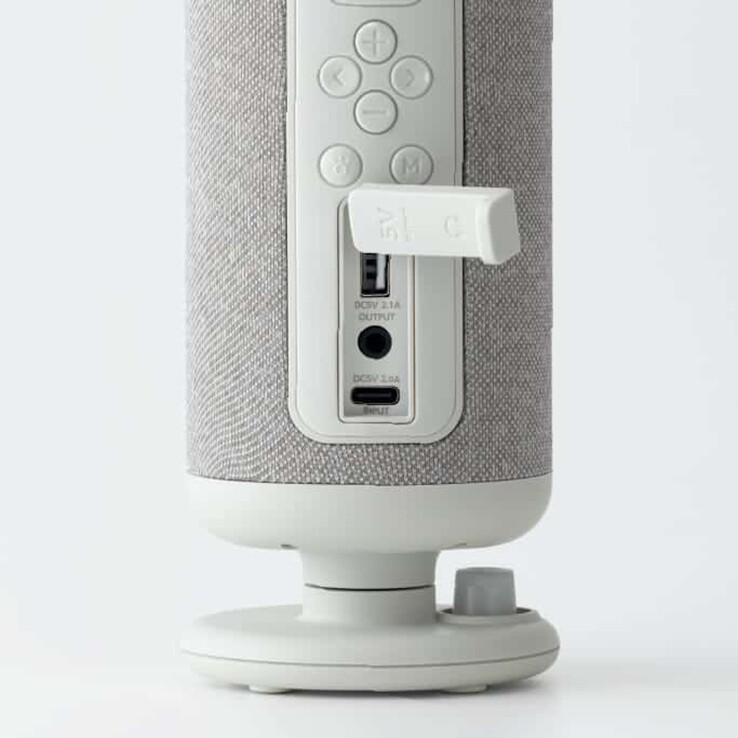 Głośnik Crankspeaker może ładować smartfony przez port USB-A. (Źródło zdjęcia: Rhythm)