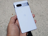 Pixel 7a w wykończeniu Arctic Blue. (Źródło obrazu: Munchy)