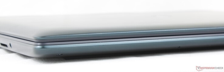 Przód: Brak portów