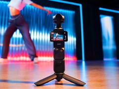 Czy DJI Osmo Pocket 4 Creator Combo jest gorszą wersją w porównaniu do Pocket 3 (na zdjęciu)?