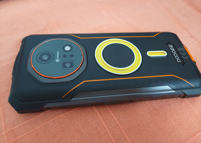 Układ tylnych kamer. (Źródło zdjęcia: Sergey Tarasov - Notebookcheck)