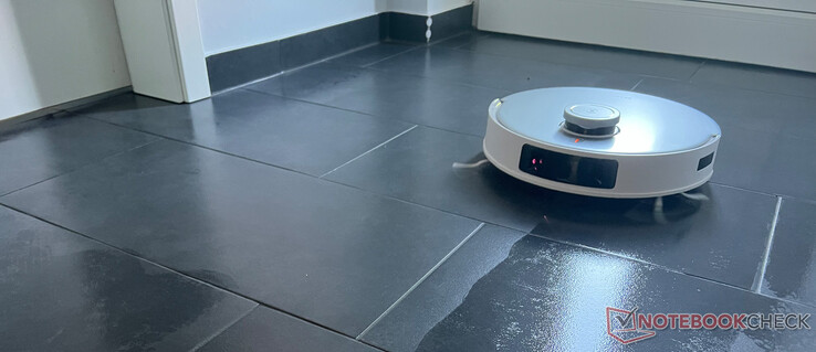 Ecovacs Deebot T20 Omni w pracy