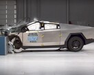 Test zderzeniowy Tesla Cybertruck IIHS (źródło zdjęcia: IIHS)