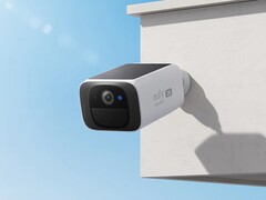 Kamera eufy S220 SoloCam może być ładowana za pomocą zintegrowanego panelu słonecznego. (Źródło obrazu: eufy)