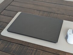 Najnowszy MSI Stealth 16 zyskuje smuklejszy i bardziej minimalistyczny wygląd serii Prestige, ale, co dziwne, nie ma czytnika kart SD, na którym polegają jego docelowi użytkownicy