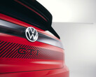 Kultowa plakietka GTI Volkswagena zostanie zastosowana w elektryzującym hot hatchu FWD w nadchodzących latach. (Źródło zdjęcia: Volkswagen)