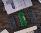 firma 8BitDo odświeżyła kolejny zestaw kontrolerów w swojej najnowszej wersji "Transparent Series". (Źródło obrazu: 8BitDo)