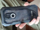 Doogee S61 Pro z przezroczystą tylną pokrywą (Źródło: własne)