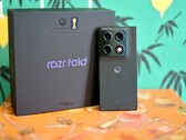Model Razr Fold oferuje dużą pojemność baterii i imponuje również w innych obszarach.