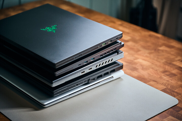 Razer Blade 16 (czytnik kart, USB-C, USB-A, HDMI 2.1), XMG Neo 16 (czytnik kart, 2 x USB-A), ROG Scar 16 (2 x USB-A), Legion Pro 7 (gniazdo audio, wyłącznik awaryjny kamery, USB-A)