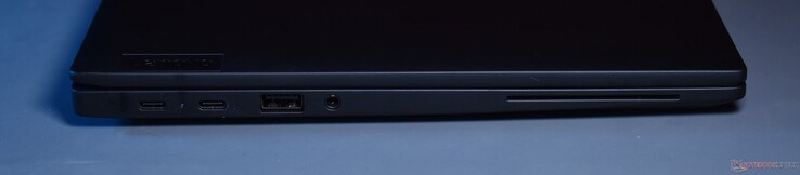 po lewej: 2x Thunderbolt 4, USB A 3.2 Gen 1, 3,5 mm audio, gniazdo kart inteligentnych