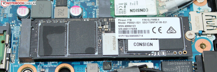 Dysk SSD PCIe 4 służy jako dysk systemowy.