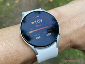 Nie należy aktualizować zegarka Galaxy Watch4 lub Galaxy Watch4 Classic do wersji firmware kończącej się na "GVI3". (Źródło obrazu: NotebookCheck)