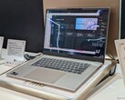 Najnowszy Prestige 16 może mieć wyświetlacz o niższej rozdzielczości niż XPS 16, ale nadrabia to większą liczbą portów i smuklejszą konstrukcją