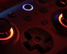 najnowsza wersja kontrolera Ultimate 2 firmy 8BitDo jest dostępna w jednej opcji kolorystycznej ozdobionej elementami z gry Wuchang: Fallen Feathers. (Źródło zdjęcia: 8BitDo)