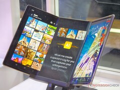 Pierwszy potrójnie składany telefon Samsunga, prawdopodobnie o nazwie Galaxy G Fold, może ponownie być dostępny wyłącznie w Chinach i Korei Południowej. (Źródło zdjęcia: Alexander Fagot, Notebookcheck)