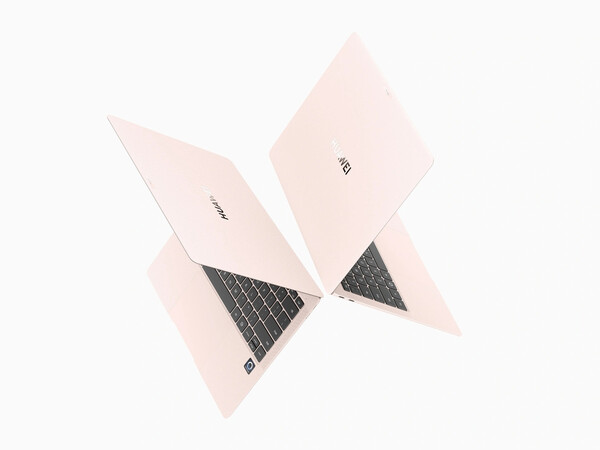 Huawei MateBook Pro w kolorze Dawn Pink ma czarne klawisze, ale różowy gładzik. (Źródło zdjęcia: Huawei)