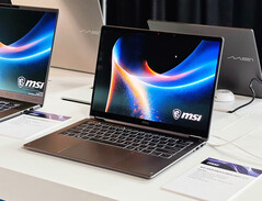 MSI Prestige 13 nowej generacji waży mniej niż jeden kilogram. (Źródło obrazu: ETA Prime, YouTube)