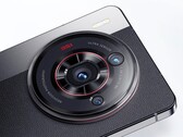 Nubia Z60S Pro, następca widocznego tutaj modelu Nubia Z50S Pro, rzucił pierwsze cienie. (Zdjęcie: Nubia)