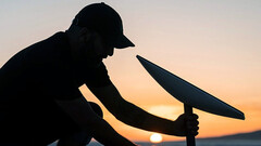 Instalacja zestawu roamingowego Starlink (zdjęcie: SpaceX)