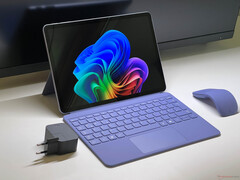 Microsoft Surface Pro 12 (źródło obrazu: Notebookcheck)