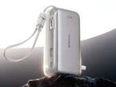 SuperCharge Pro 3 w 1 jest wyposażony w dwa kable: jeden zintegrowany i jeden odłączany. Na zdjęciu: render promocyjny power banku. 